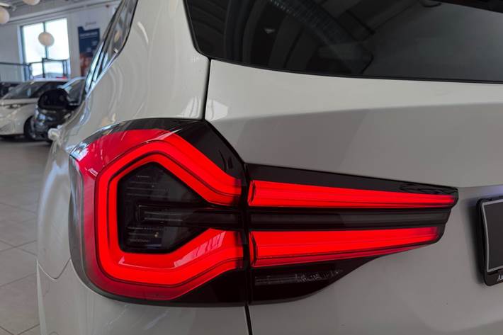 Hvid BMW iX3 fra 2023