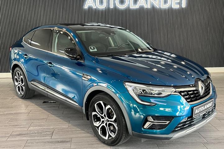 Blå Renault Arkana fra 2021 set udefra