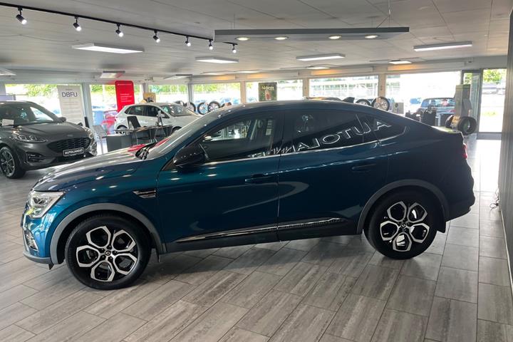 Blå Renault Arkana fra 2021