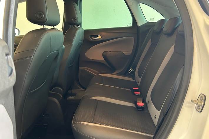 Hvid Opel Crossland X fra 2018