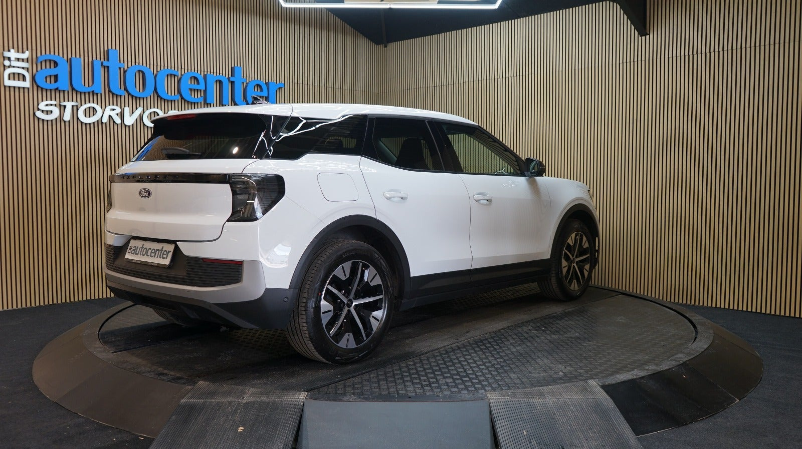 Hvid Ford Explorer fra 2025