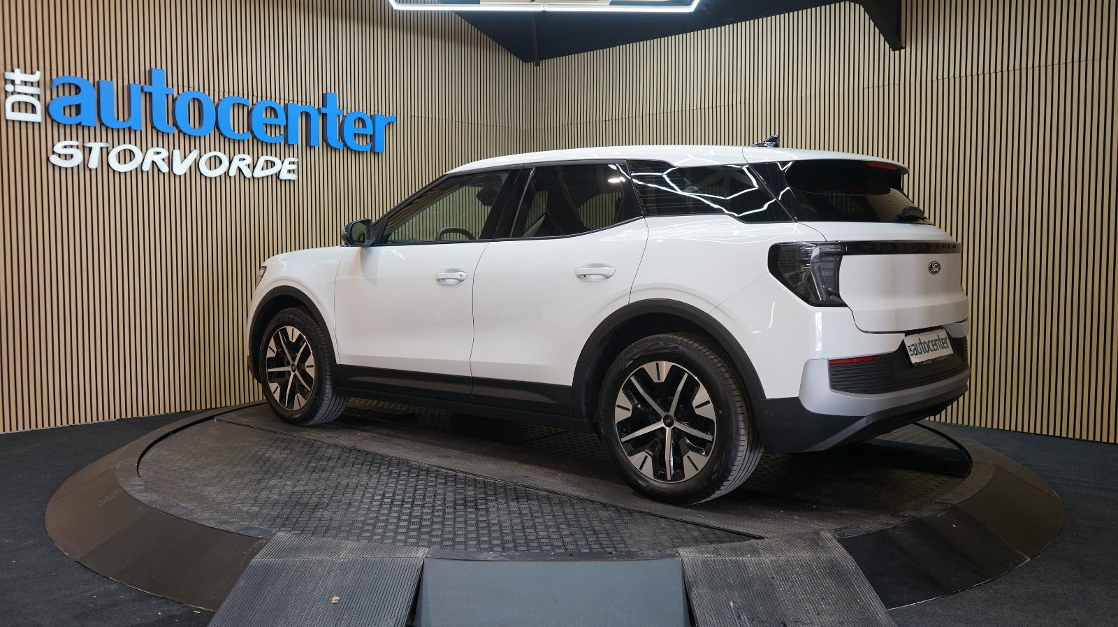 Hvid Ford Explorer fra 2025