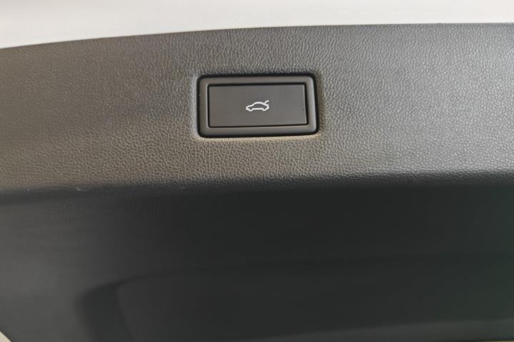 Hvid Ford Explorer fra 2025