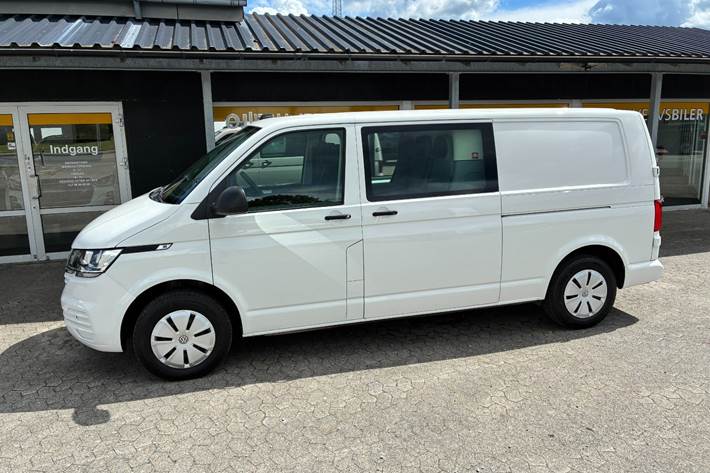 Hvid VW Transporter fra 2022