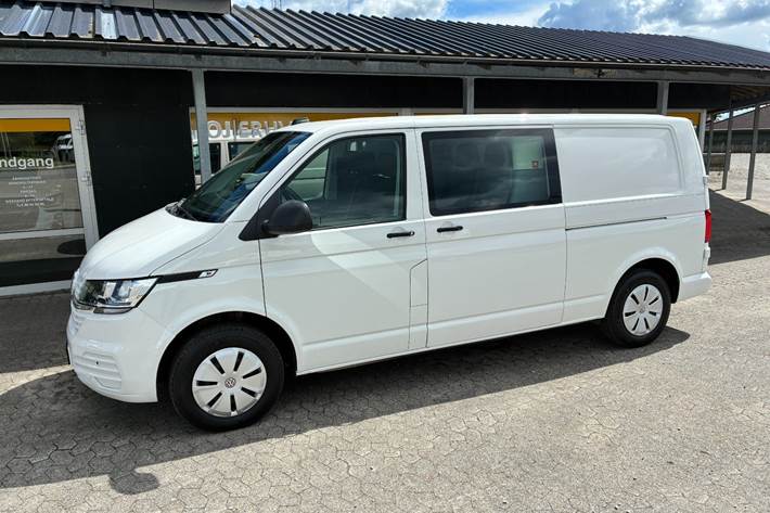 Hvid VW Transporter fra 2022