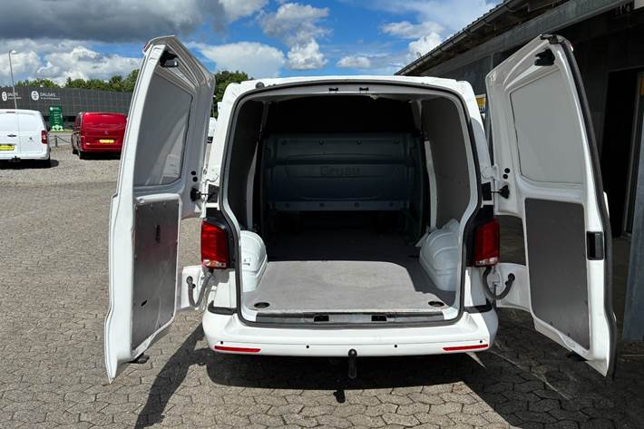 Hvid VW Transporter fra 2022