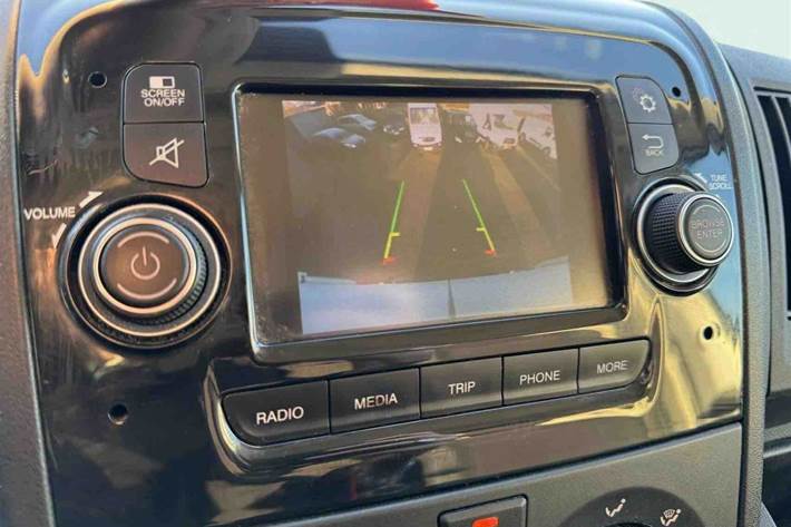 Hvid Peugeot Boxer 333 fra 2019