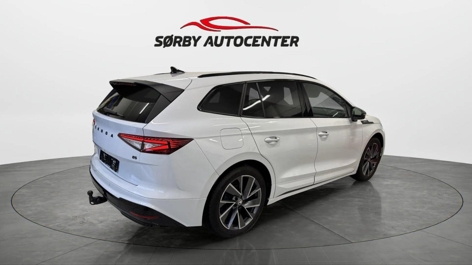 Hvid Skoda Enyaq fra 2024