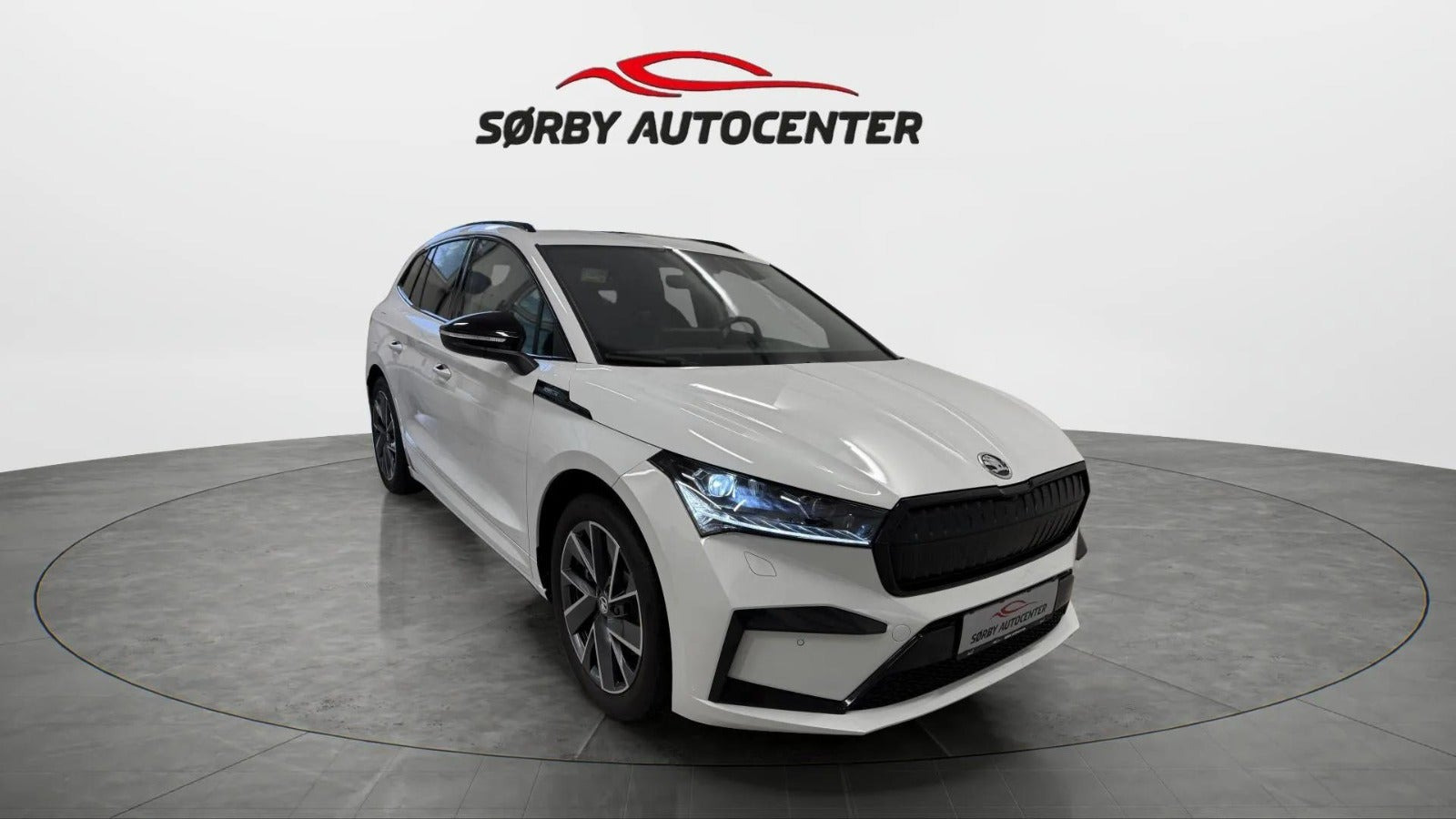 Hvid Skoda Enyaq fra 2024