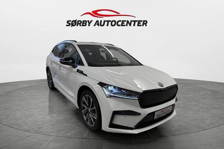 Hvid Skoda Enyaq fra 2024