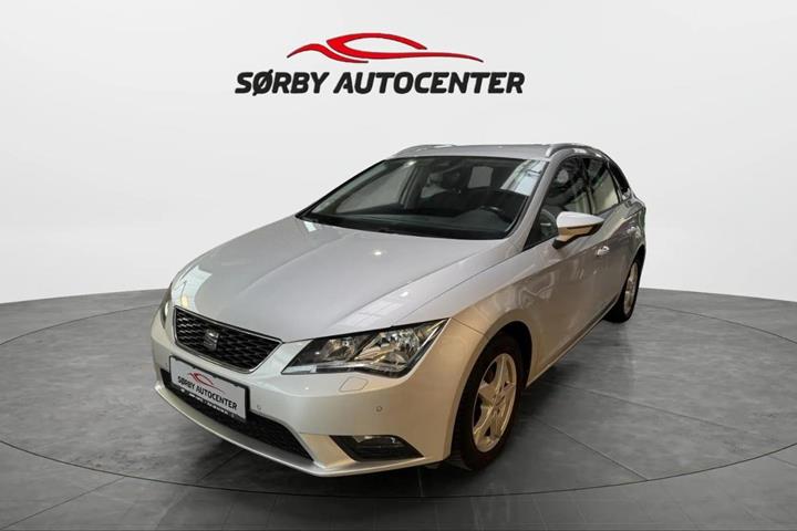 Grå Seat Leon fra 2016 set udefra