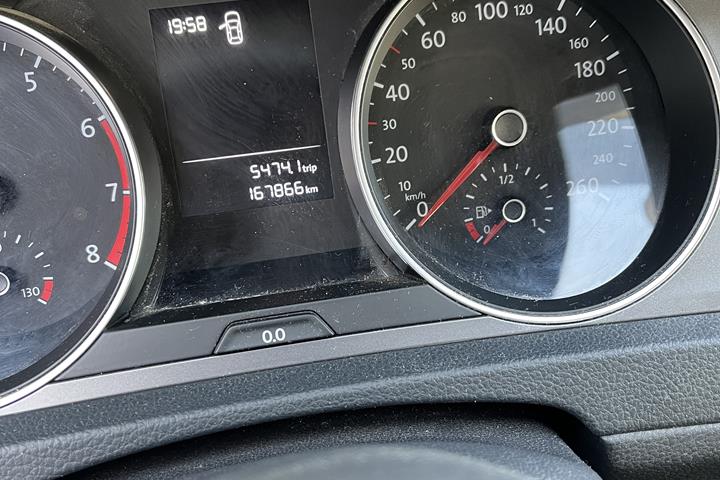 Grå VW Golf VII fra 2014