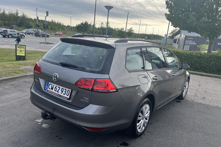 Grå VW Golf VII fra 2014