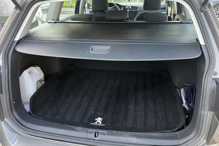 Grå VW Golf VII fra 2014