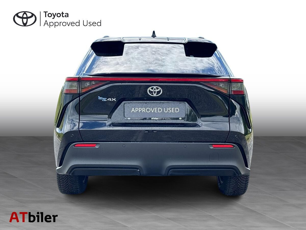 Sort Toyota BZ4X fra 2023