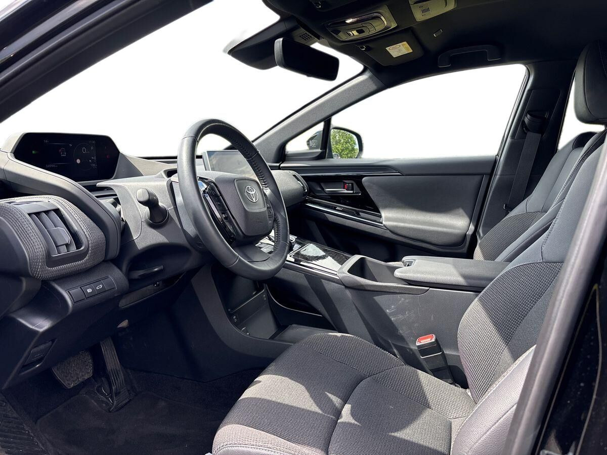 Sort Toyota BZ4X fra 2023