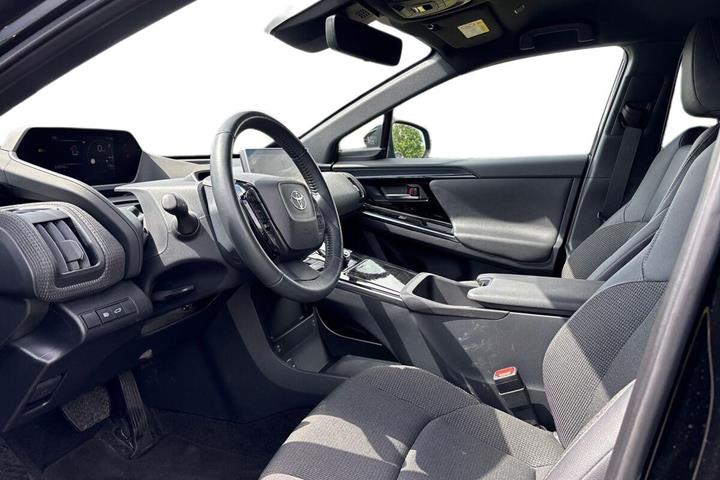 Sort Toyota BZ4X fra 2023