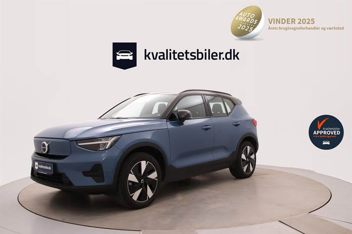 Blå Volvo XC40 fra 2024