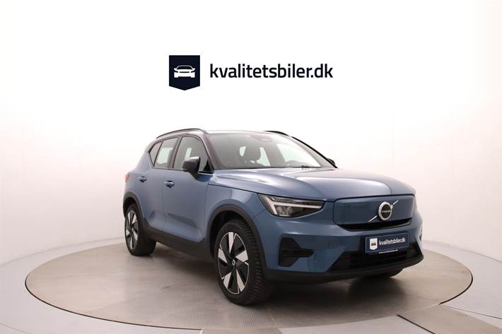 Blå Volvo XC40 fra 2024