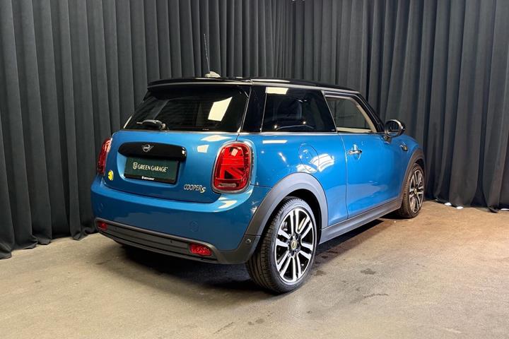 Blå Mini Cooper fra 2022