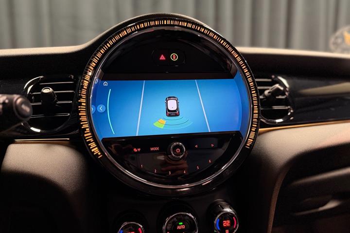 Blå Mini Cooper fra 2022