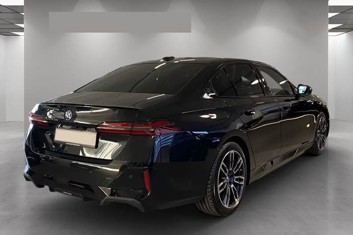 Sort BMW i5 fra 2024