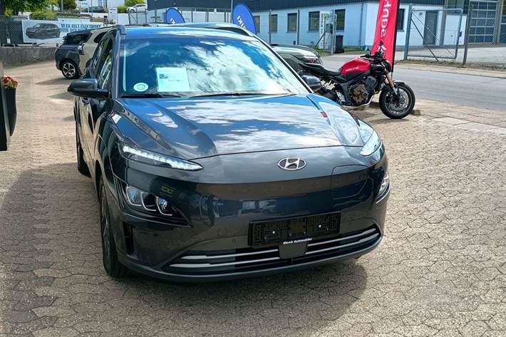 Grå Hyundai Kona fra 2024