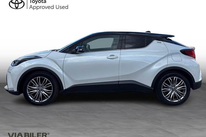 Hvid Toyota C-HR fra 2023