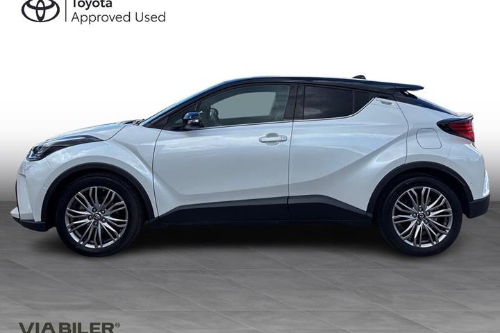 Hvid Toyota C-HR fra 2023