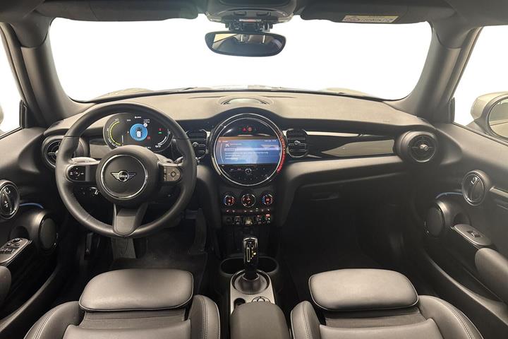 Grå Mini Cooper fra 2023