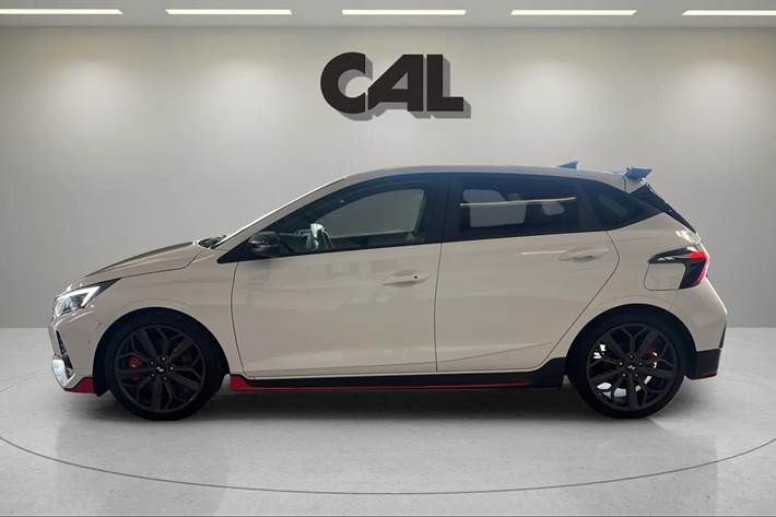 Hvid Hyundai i20 N fra 2023