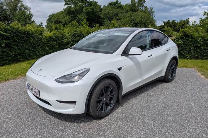 undefined Tesla Model Y fra 2024