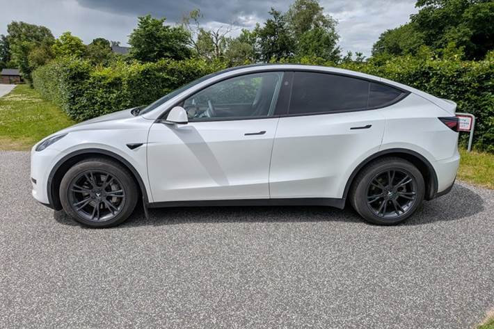 undefined Tesla Model Y fra 2024