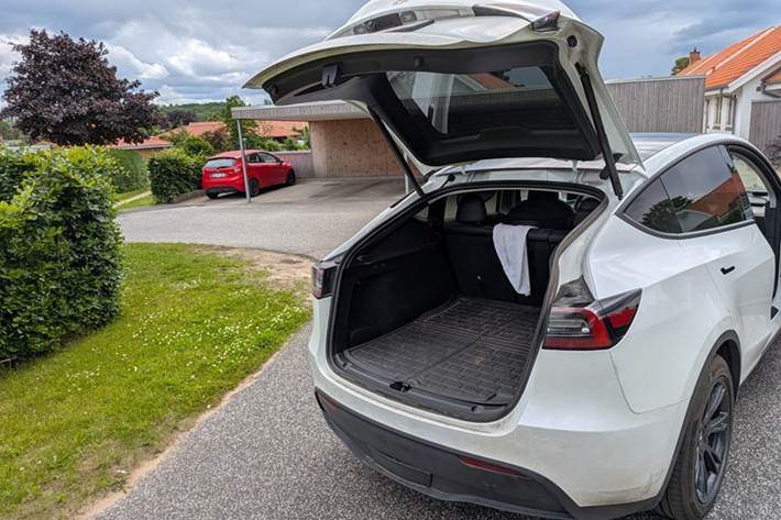 undefined Tesla Model Y fra 2024