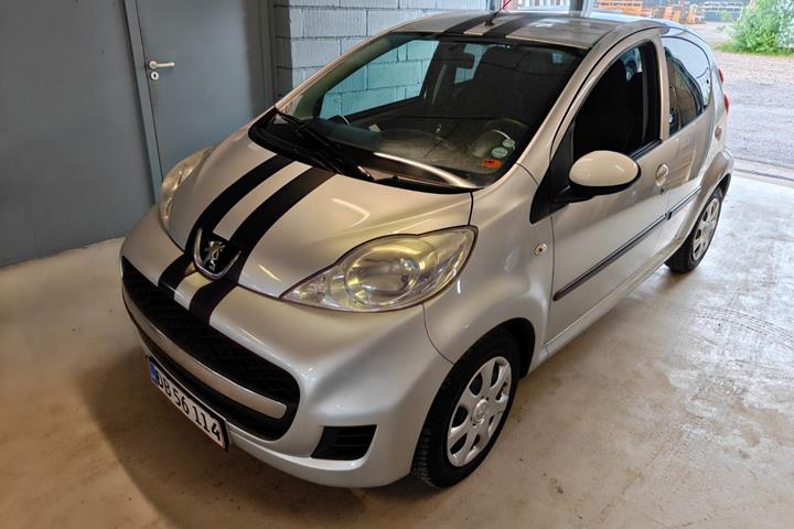 Gul Peugeot 107 fra 2011