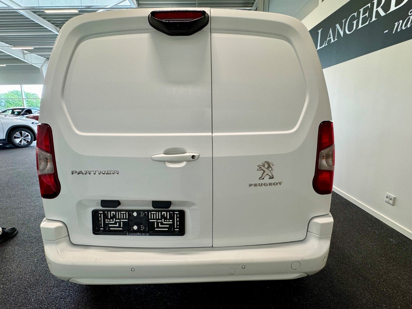Hvid Peugeot Partner fra 2021