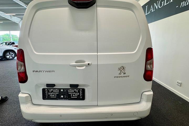 Hvid Peugeot Partner fra 2021