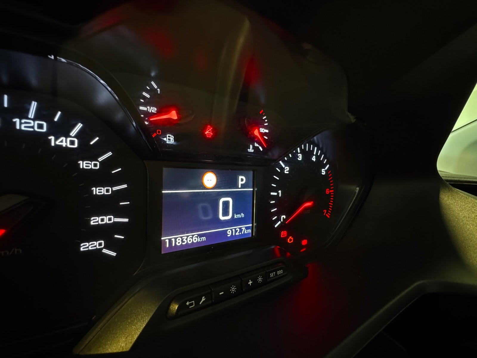 Hvid Peugeot Partner fra 2021