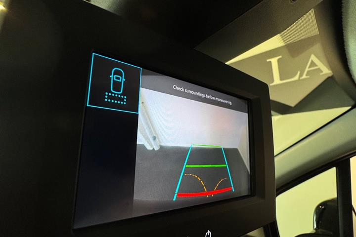 Hvid Peugeot Partner fra 2021