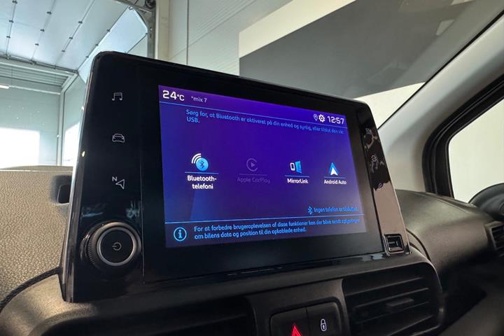 Hvid Peugeot Partner fra 2021