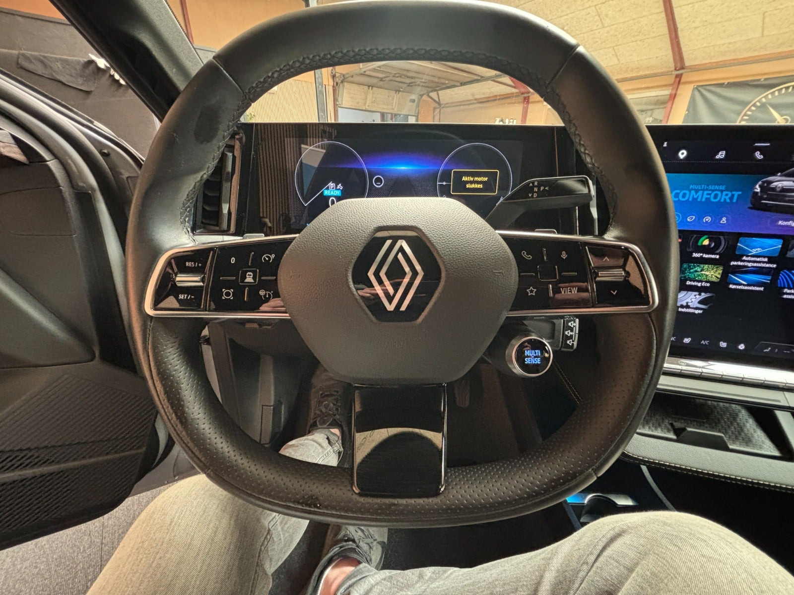 Grå Renault Megane E-Tech fra 2024
