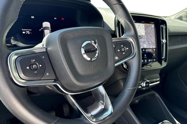Beige Volvo XC40 fra 2023