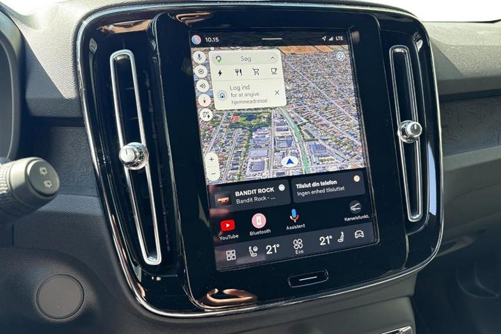 Beige Volvo XC40 fra 2023
