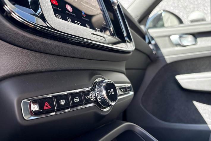 Beige Volvo XC40 fra 2023