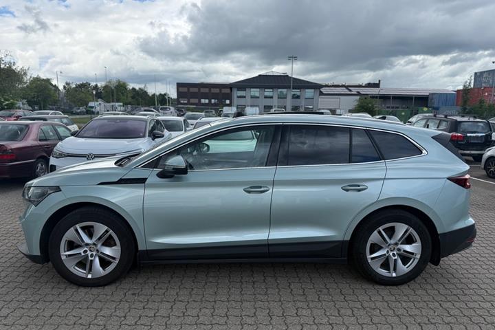 Gul Skoda Enyaq fra 2021