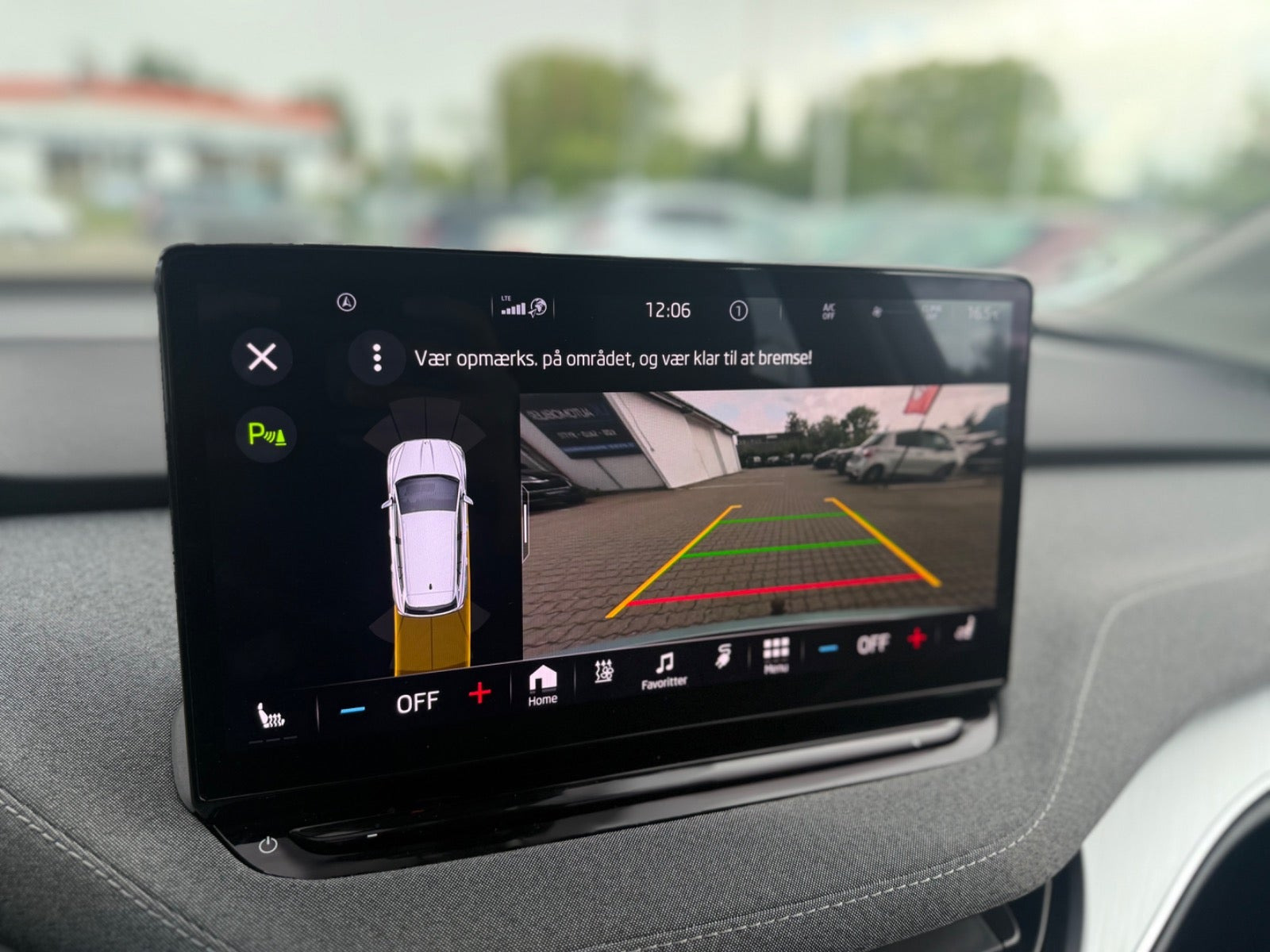 Gul Skoda Enyaq fra 2021