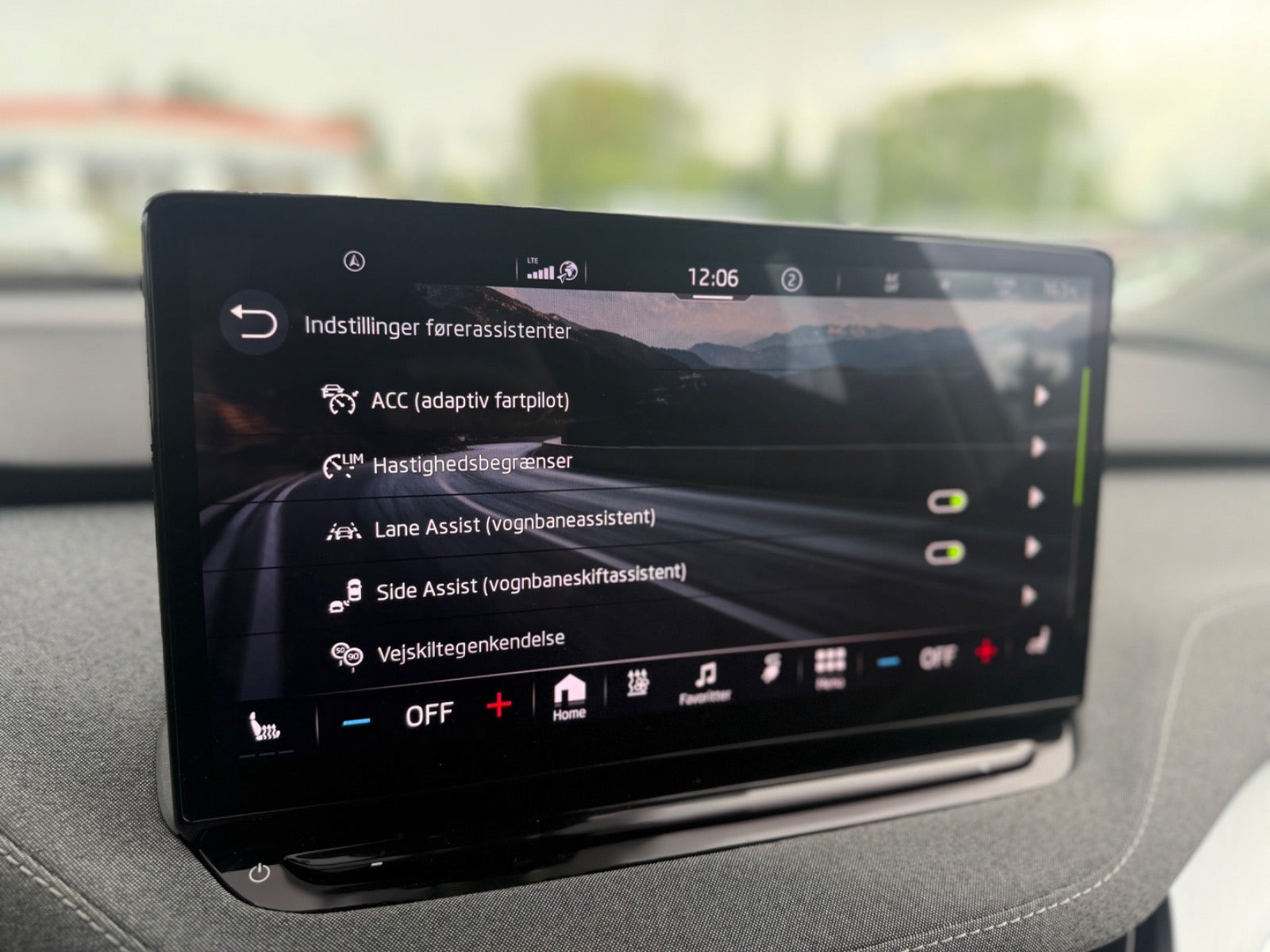 Gul Skoda Enyaq fra 2021