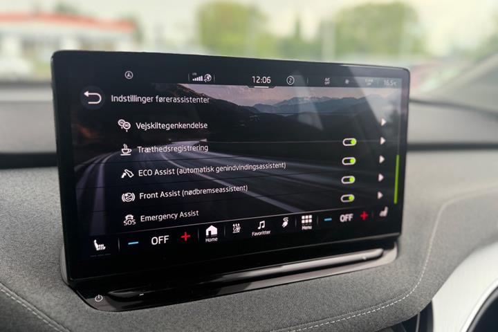 Gul Skoda Enyaq fra 2021