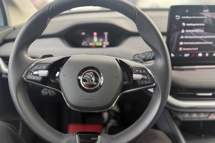 Gul Skoda Enyaq fra 2021