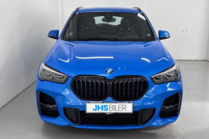 Blå BMW X1 fra 2021